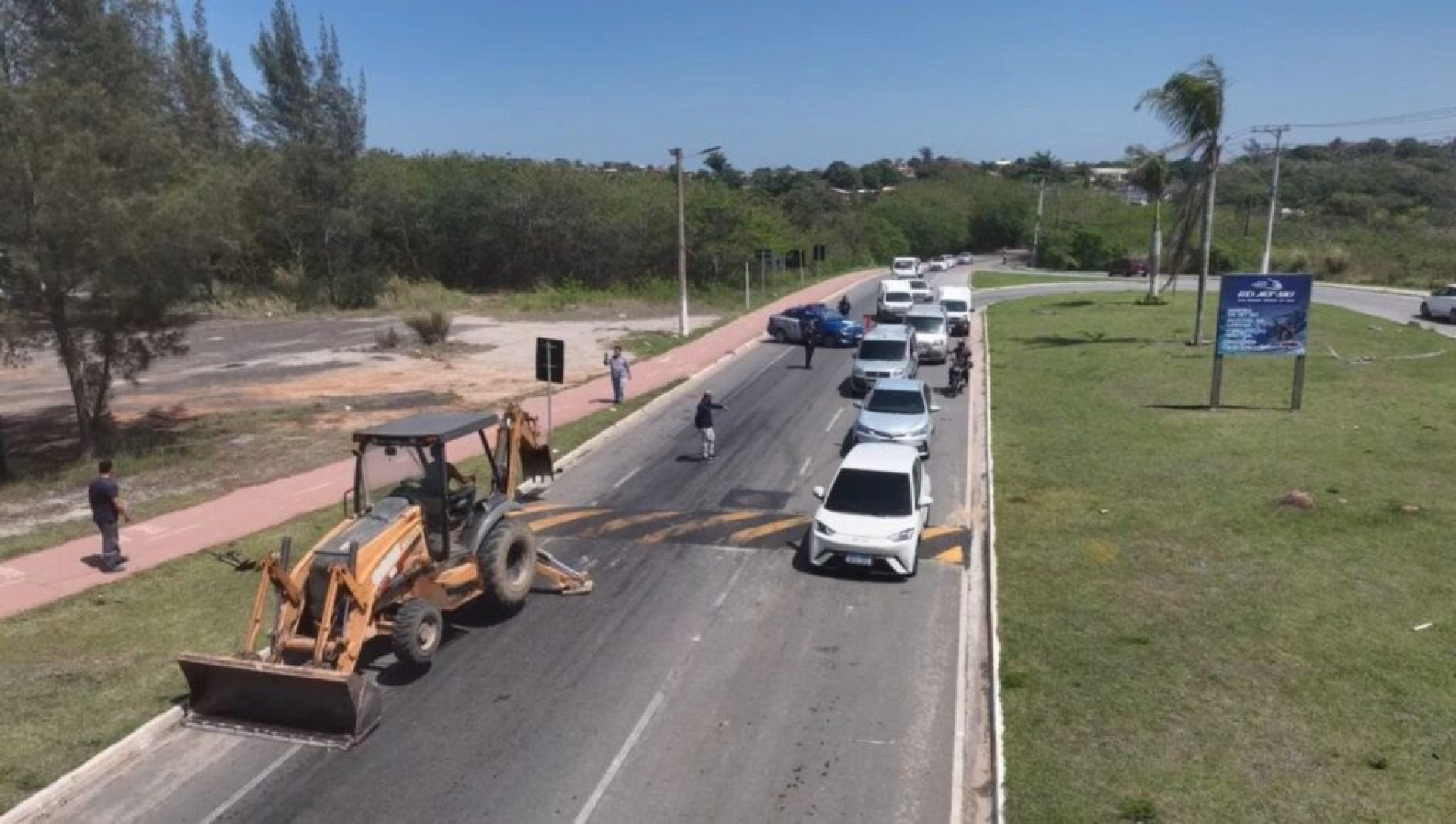 Remoção de quebra-molas instalado na RJ-102 - Ascom