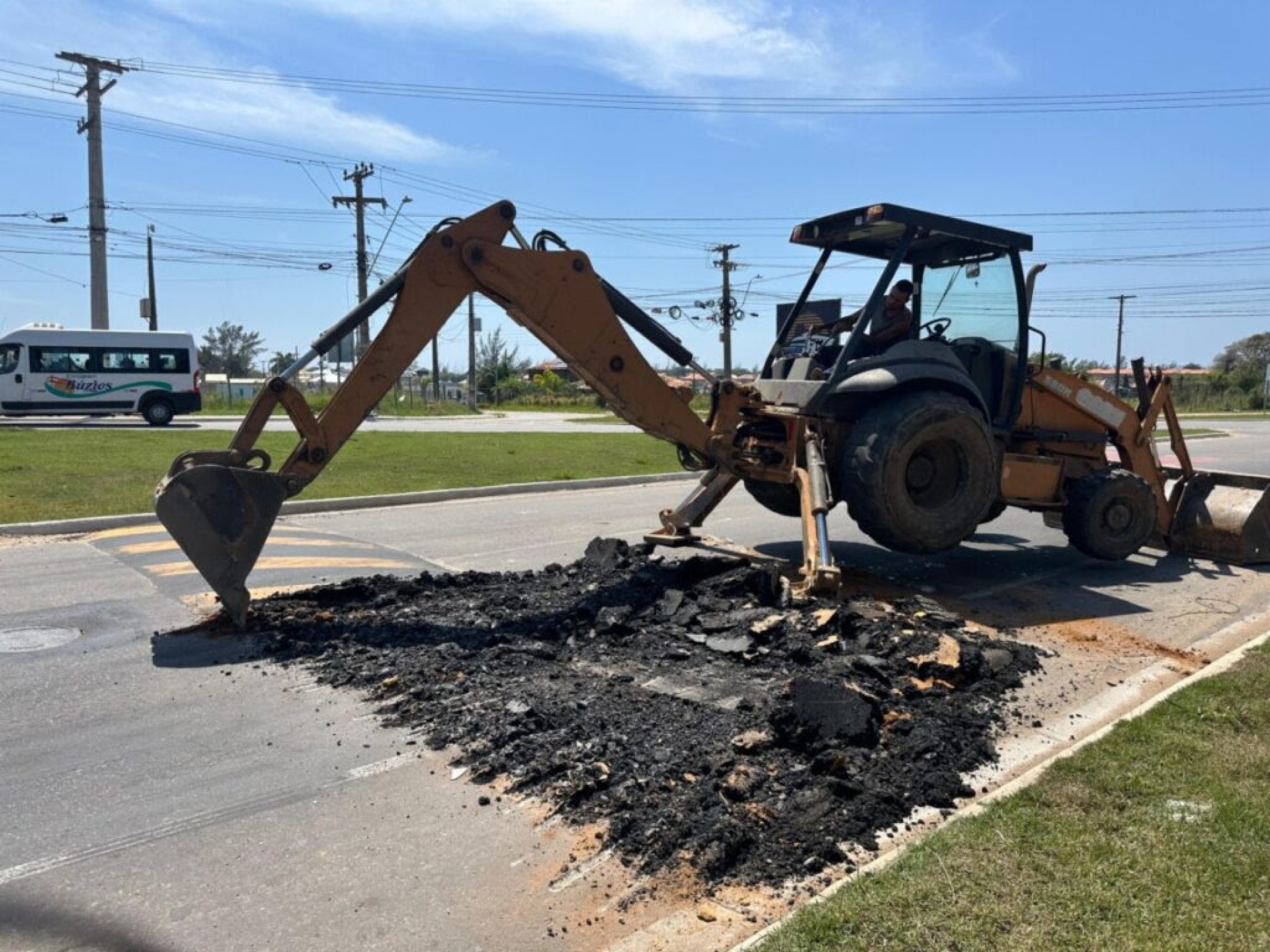 Remoção de quebra-molas instalado na RJ-102 - Ascom