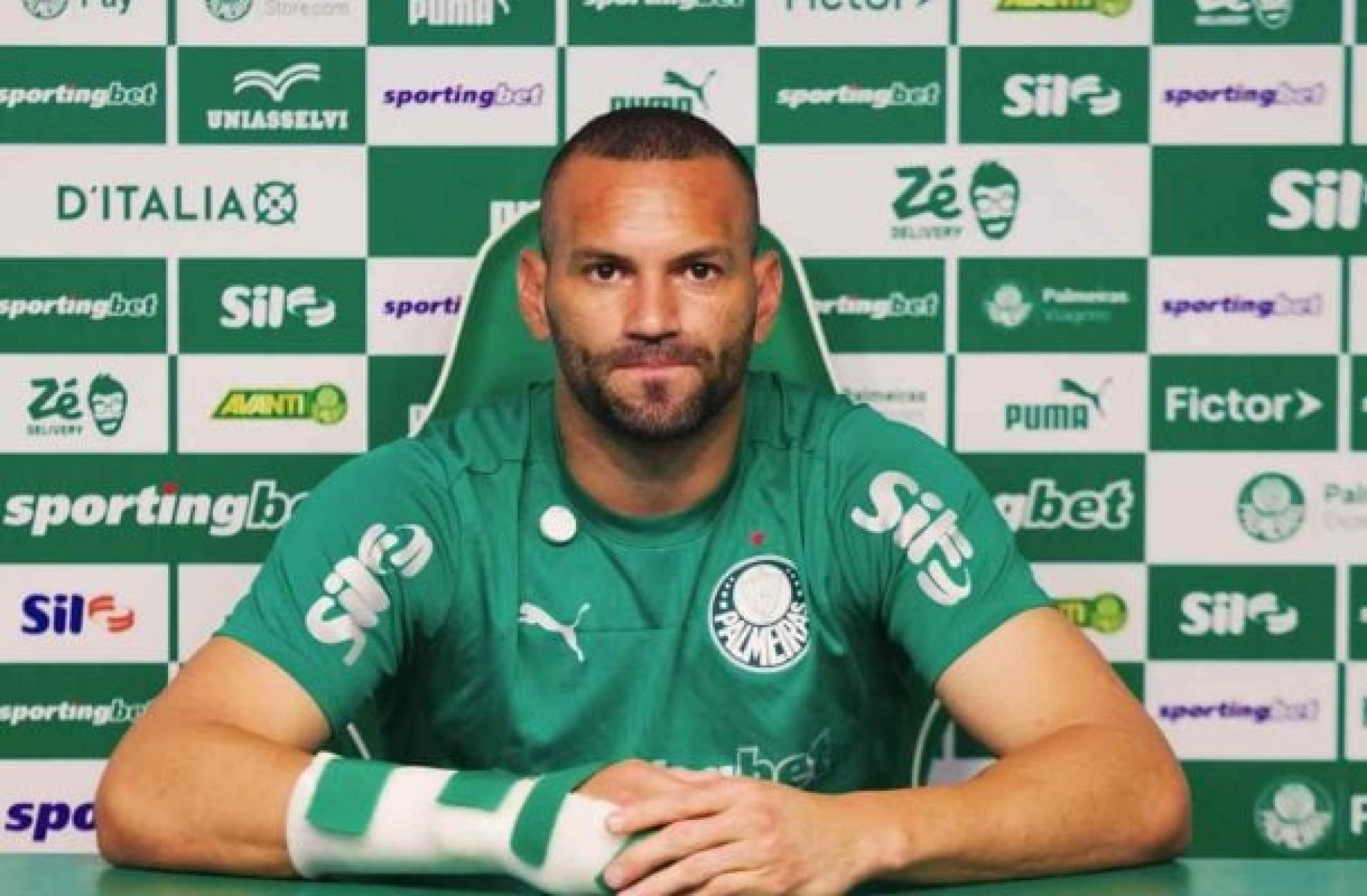 Palmeiras confirma les&atilde;o de Weverton, que n&atilde;o enfrenta o Flamengo