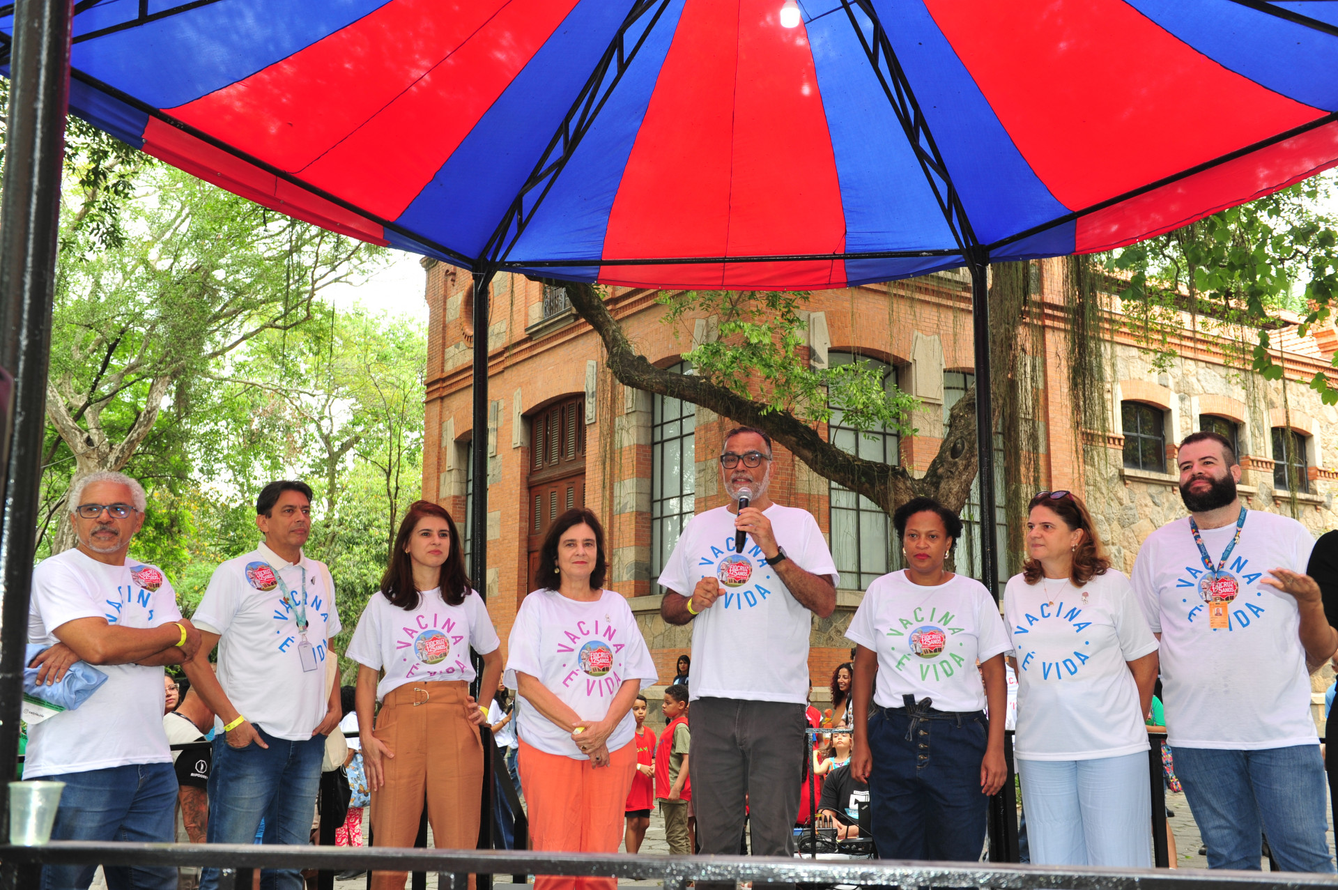 Presidente da Fiocruz, Mário Moreira, e ex-ministra da Saúde, Nisia Trindade, receberam público no dia D - Peter Ilicciev/Fiocruz