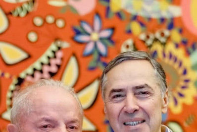 Lula janta com Barroso e discute sucessão no STF às vésperas da aposentadoria do ministro