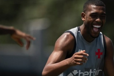 Vasco planeja transferência de Rayan por quase R$ 200 milhões