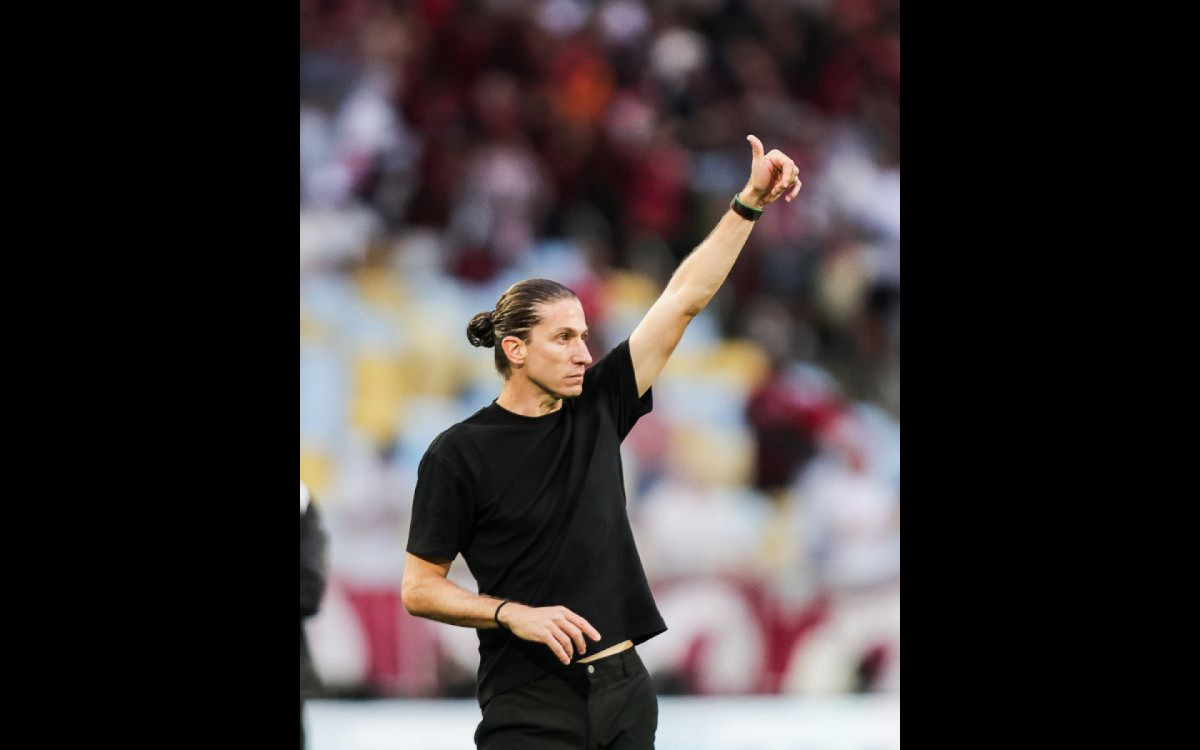 Filipe Luís é indicado ao prêmio de melhor técnico do mundo pela IFFHS 