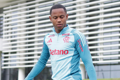 Atacante do Flamengo, Wallace Yan confirma vídeo em festa e reforça que 'estava de folga'