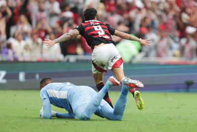Pedro brilha, Flamengo bate o Palmeiras e acirra disputa pelo título no Brasileiro