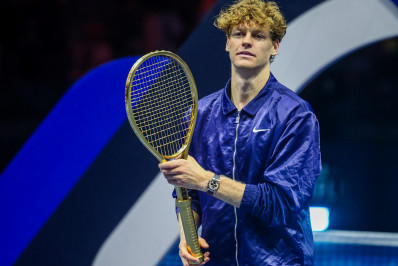 Tenista ganha raquete de ouro após título na Arábia Saudita