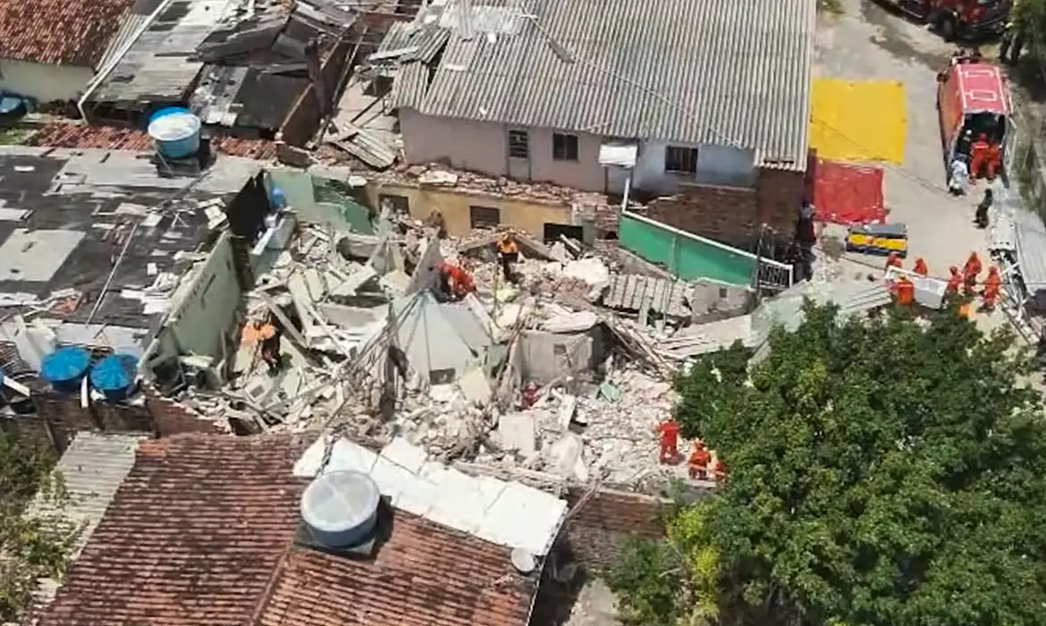 Desabamento de casas em Pernambuco deixa dois mortos e feridos