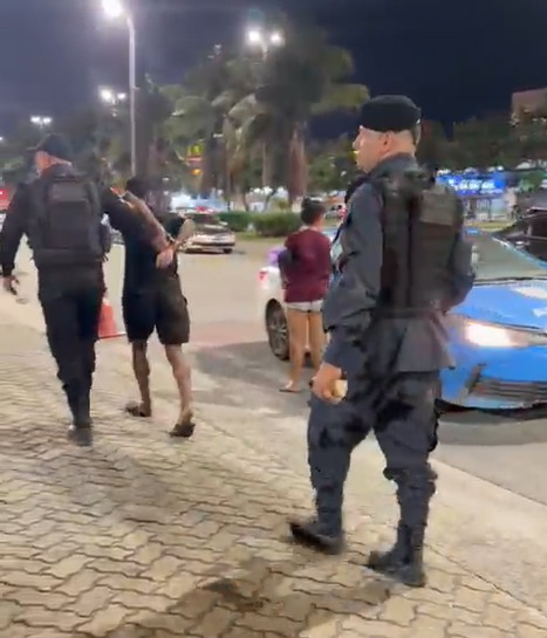 A ação rápida do Grupamento de Ações Táticas do 32º BPM terminou com a prisão de um homem e apreensão de entorpecentes em Rio das Ostras