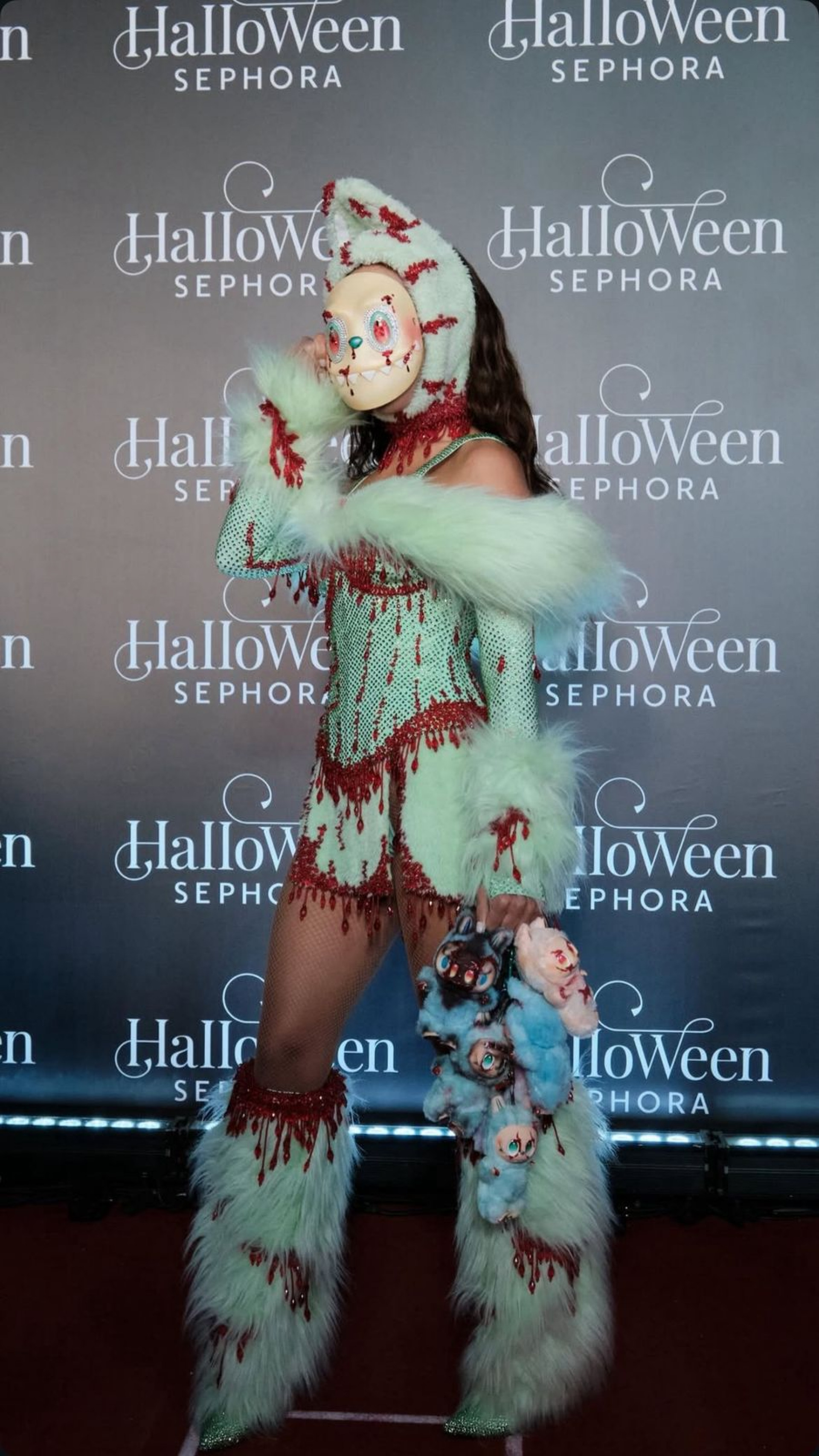  Anitta surge de 'Labubu Gótico' no Baile de Halloween da Sephora - Reprodução/Instagram