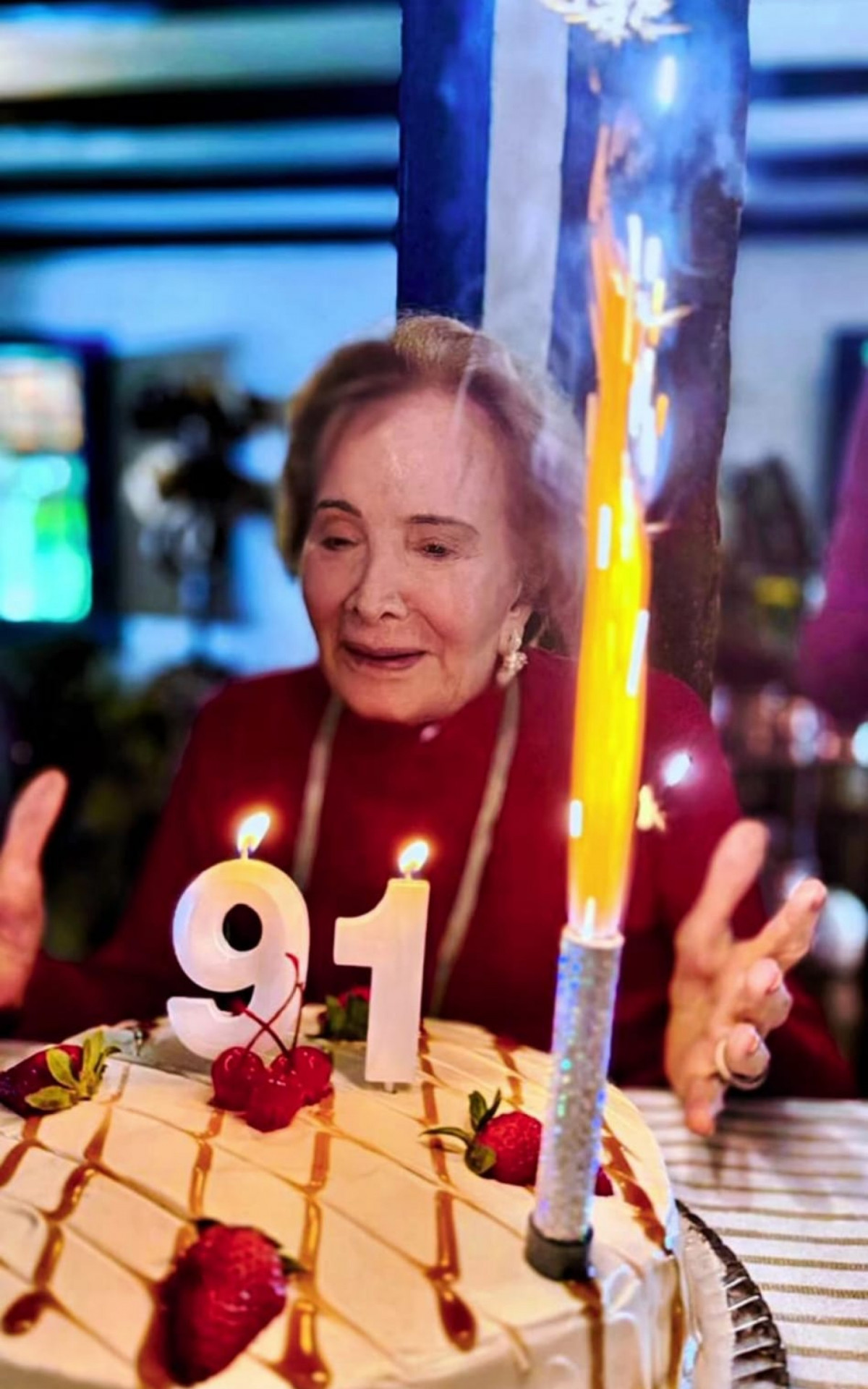 Glória Menezes comemora aniversário de 91 anos com celebração intimista