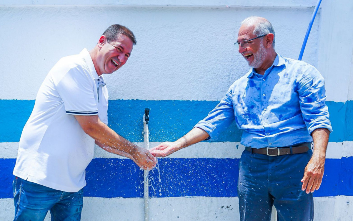 Prefeito Léo Vieira e o diretor institucional da Águas do Rio, Sinval Andrade