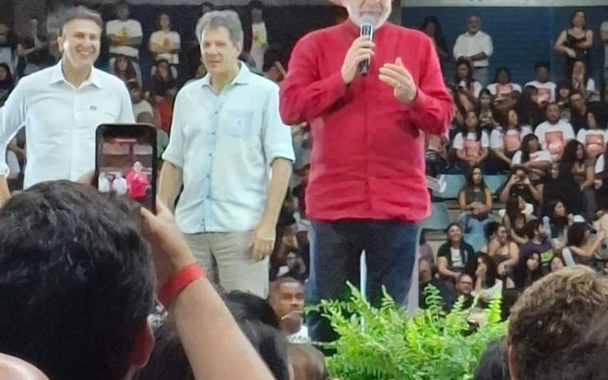 Alunos do Cepro de Rio das Ostras participaram do Aulão Nacional ao lado de Lula e ministros da Educação e da Fazenda