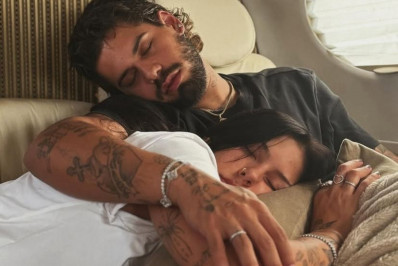 Ana Castela posta foto dormindo abraçada com Zé Felipe