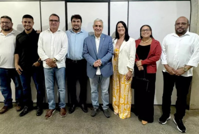 Prefeito celebra desenvolvimento educacional na inauguração da Rádio UENF FM