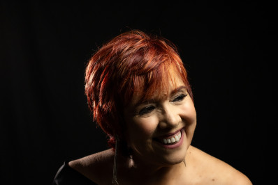 Fátima Regina homenageia Milton Nascimento na Sala Nelson