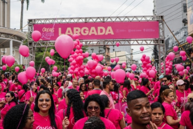 Caminhada Outubro Rosa reúne multidão em Duque de Caxias