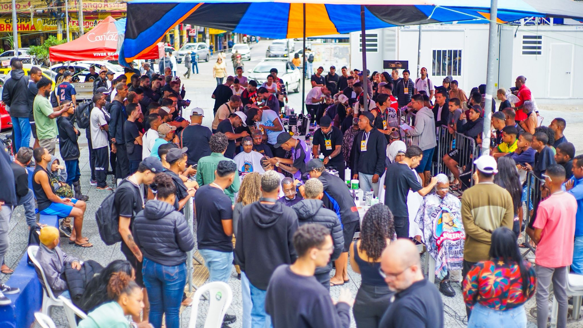 P&uacute;blico prestigiou a Batalha dos Barbeiros no Centro da cidade - Gilberto Rocha