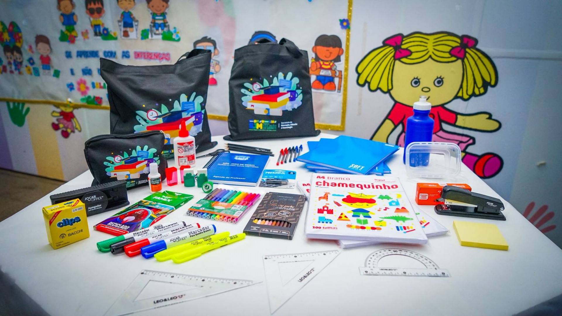 Kit dos professores cont&eacute;m mais de 25 itens - Gilberto Rocha/ PMSJM