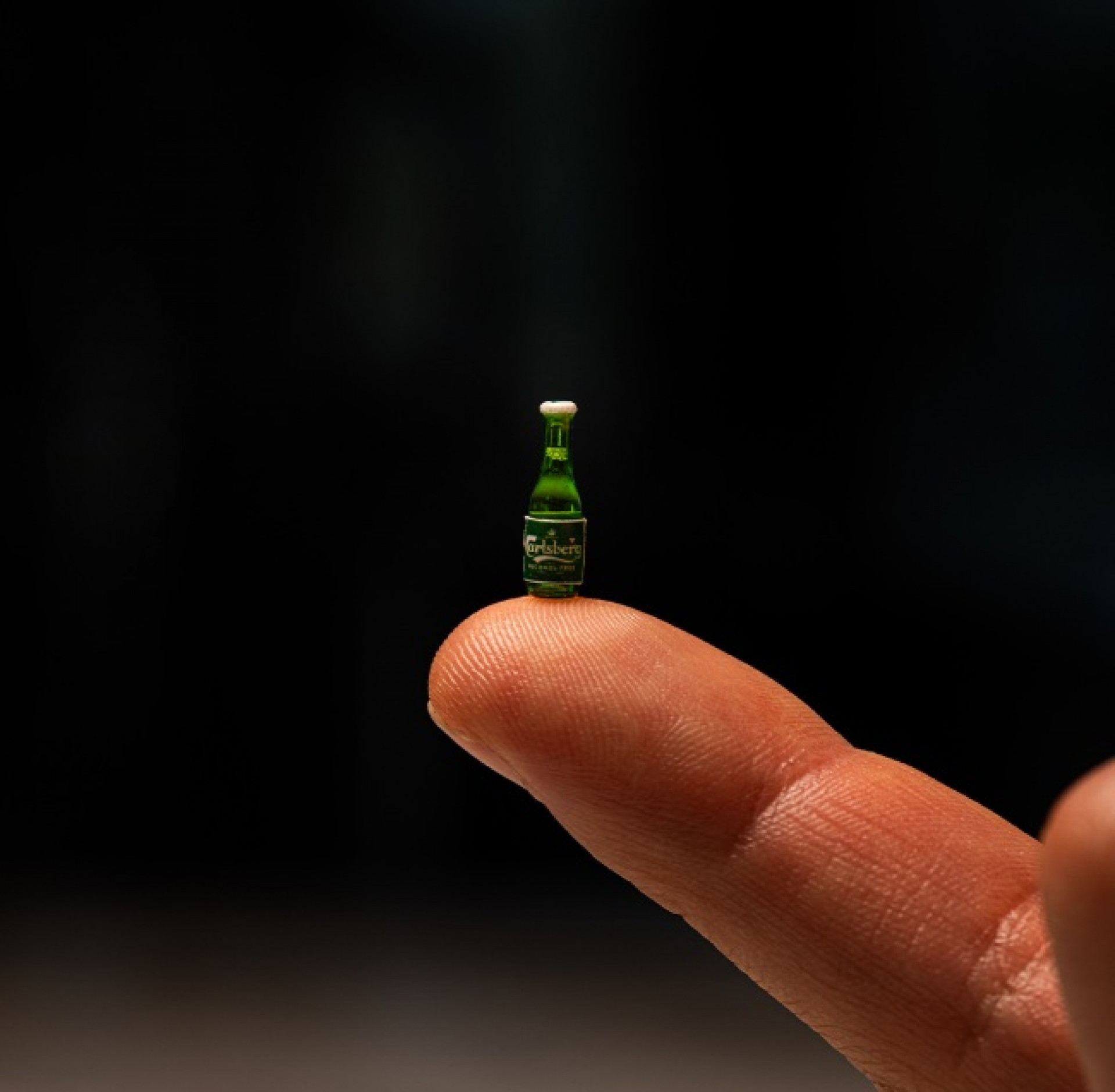 Garrafa &eacute; do tamanho de um gr&atilde;o de arroz - Reprodu&ccedil;&atilde;o / Rede Social