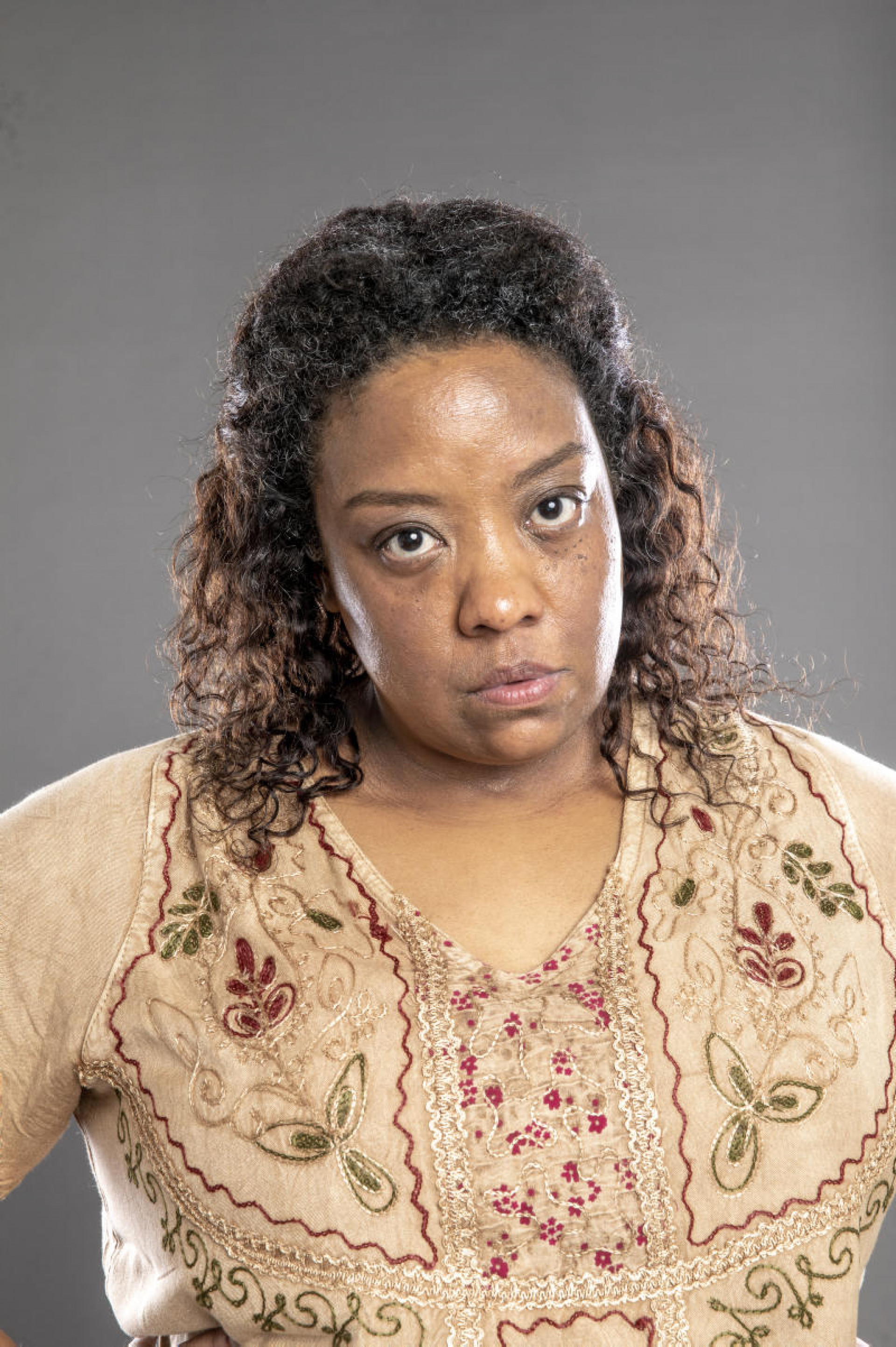 Grace Passô vive Lúcia, uma mulher com conhecimento raro e espiritual - Globo/João Miguel Junior