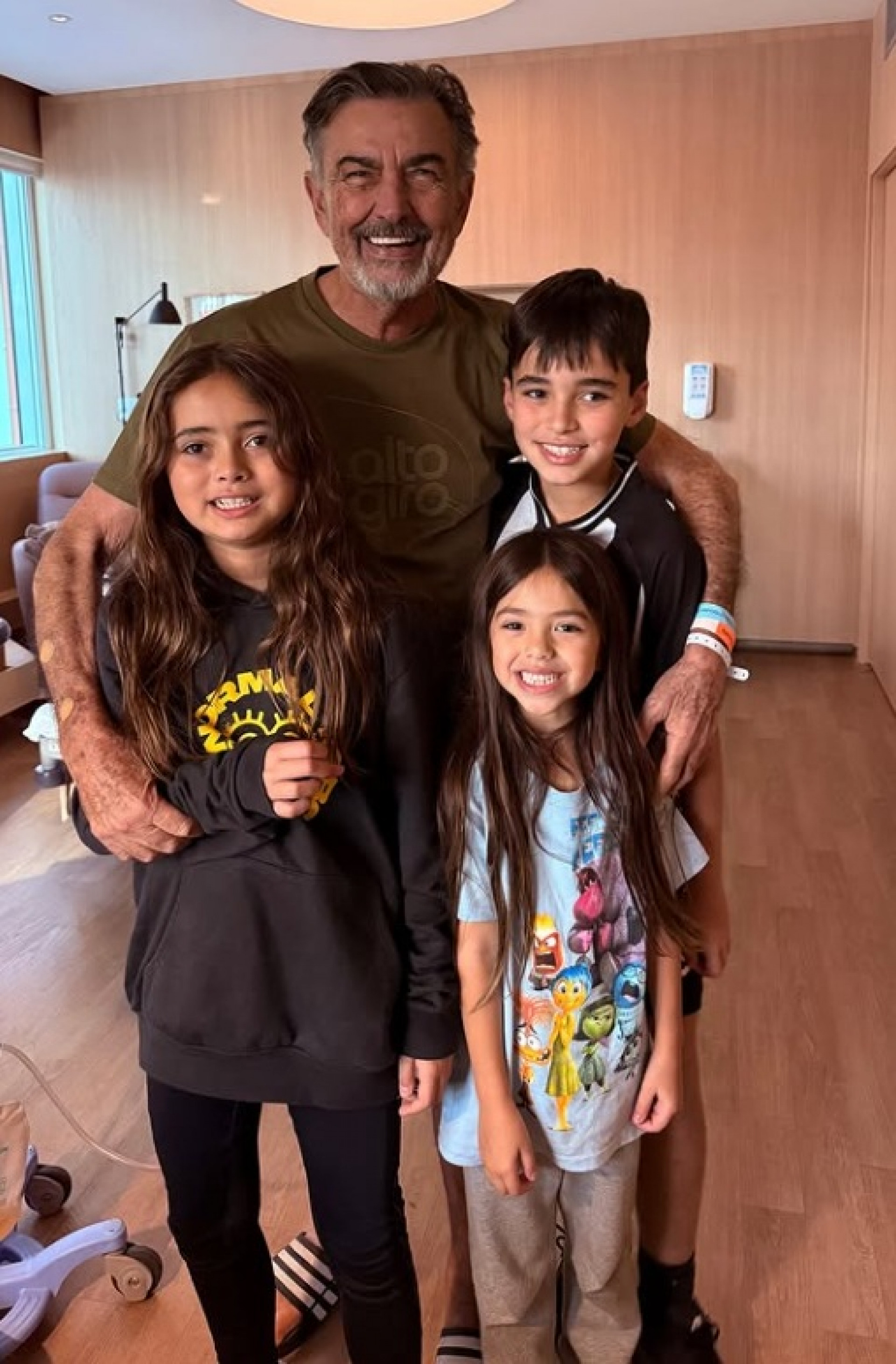 Omar Rahal e os netos - Reprodução/Instagram