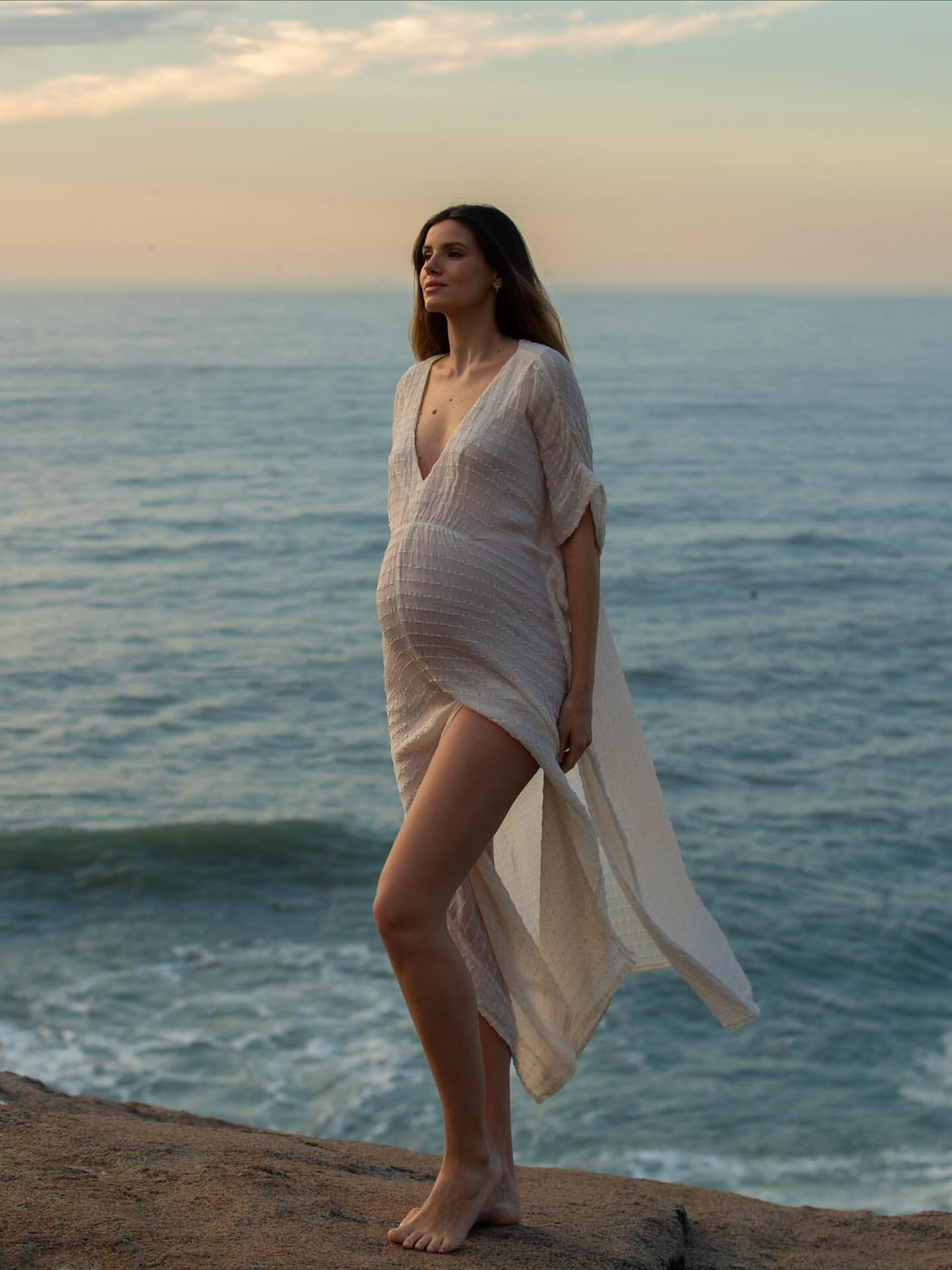 À espera da primeira filha, Camila Queiroz exibe barrigão - Reprodução / Instagram