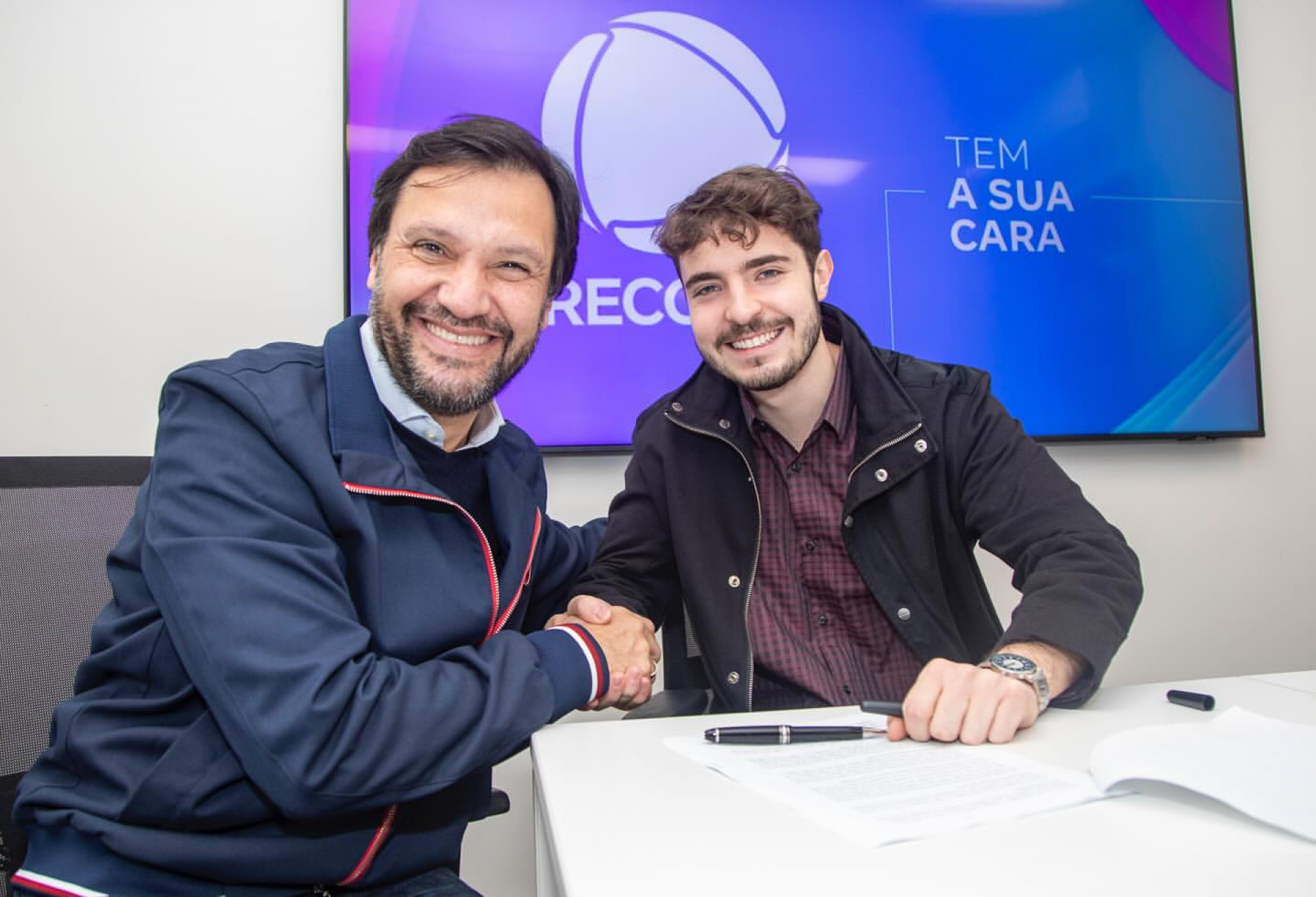 João Augusto posou com o Vice-Presidente de Jornalismo da Record - Reprodução/Instagram 