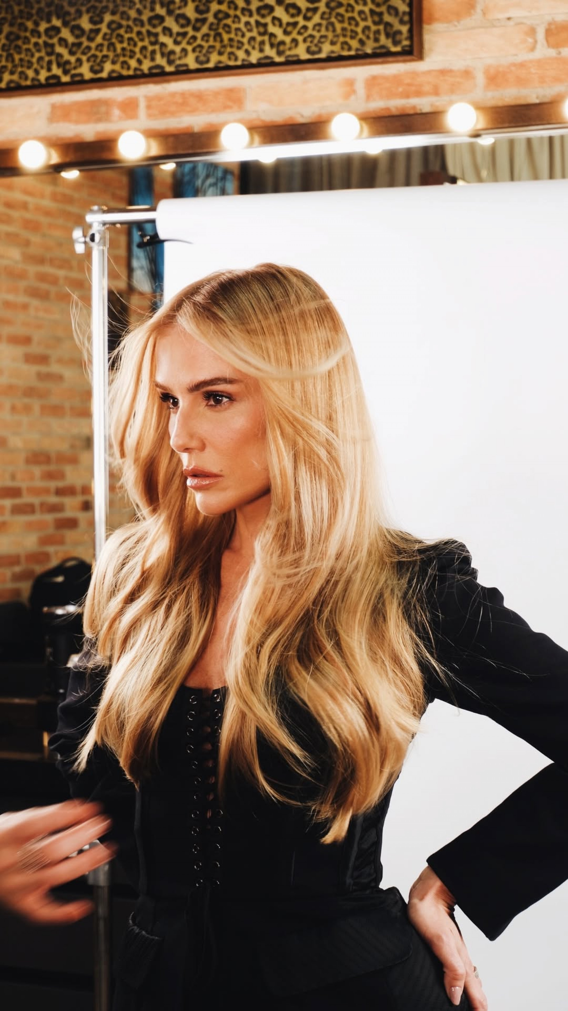 Deborah Secco ganhou elogios após pintar o cabelo de loiro  - Reprodução/Instagram 