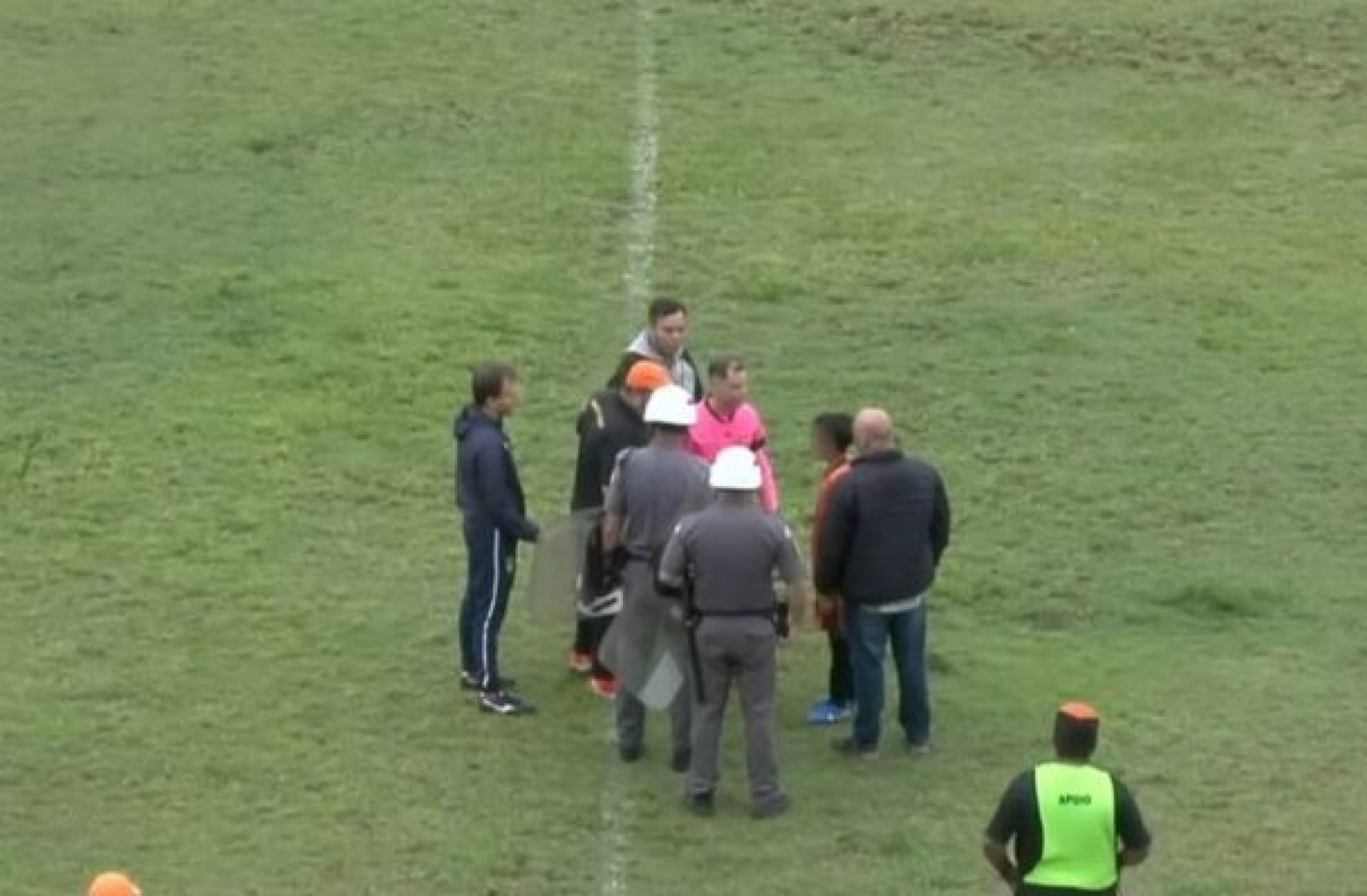 Torcedora do Corinthians &eacute; presa por inj&uacute;rias raciais no Paulist&atilde;o sub-12