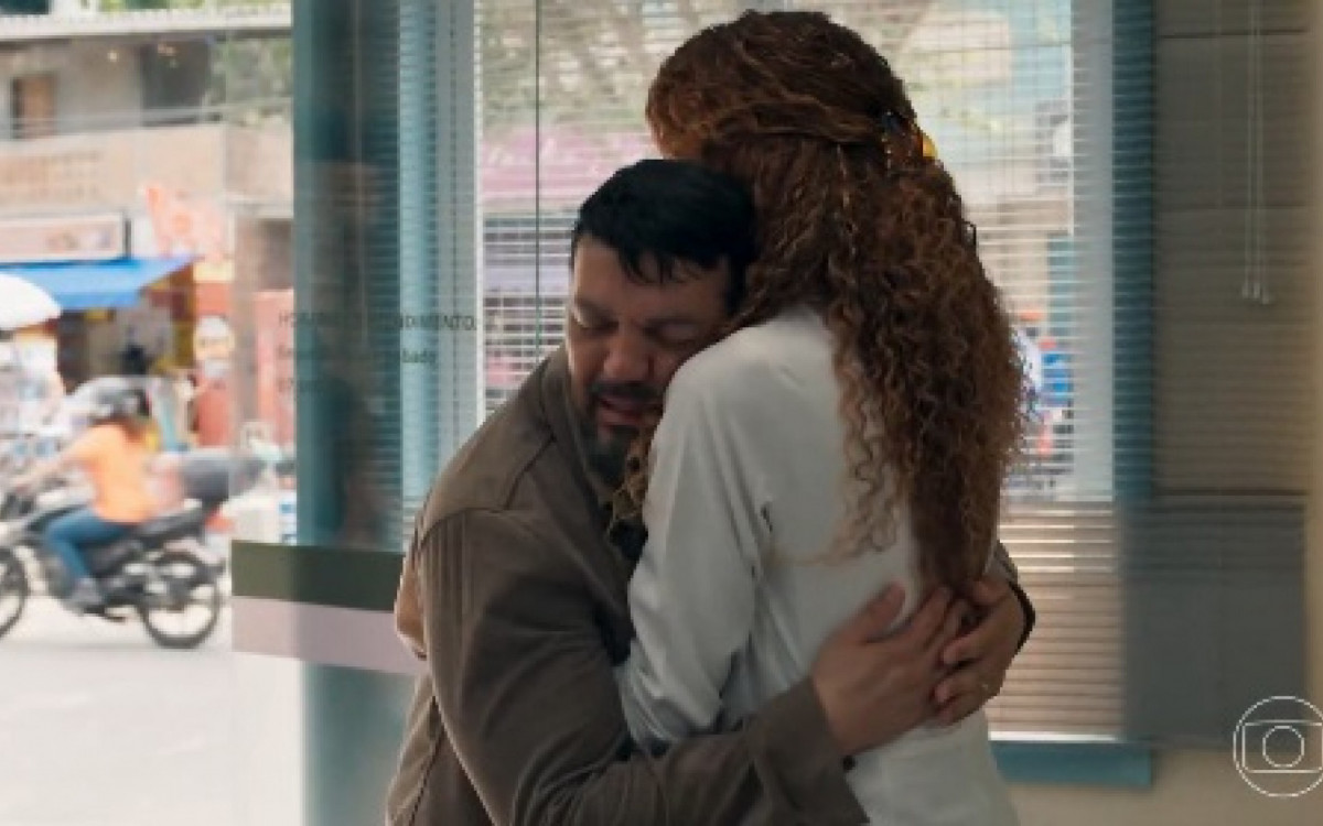 Misael, personagem interpretado por Belo, sofre com a morte da mulher  - Reprodução de Vídeo/ X