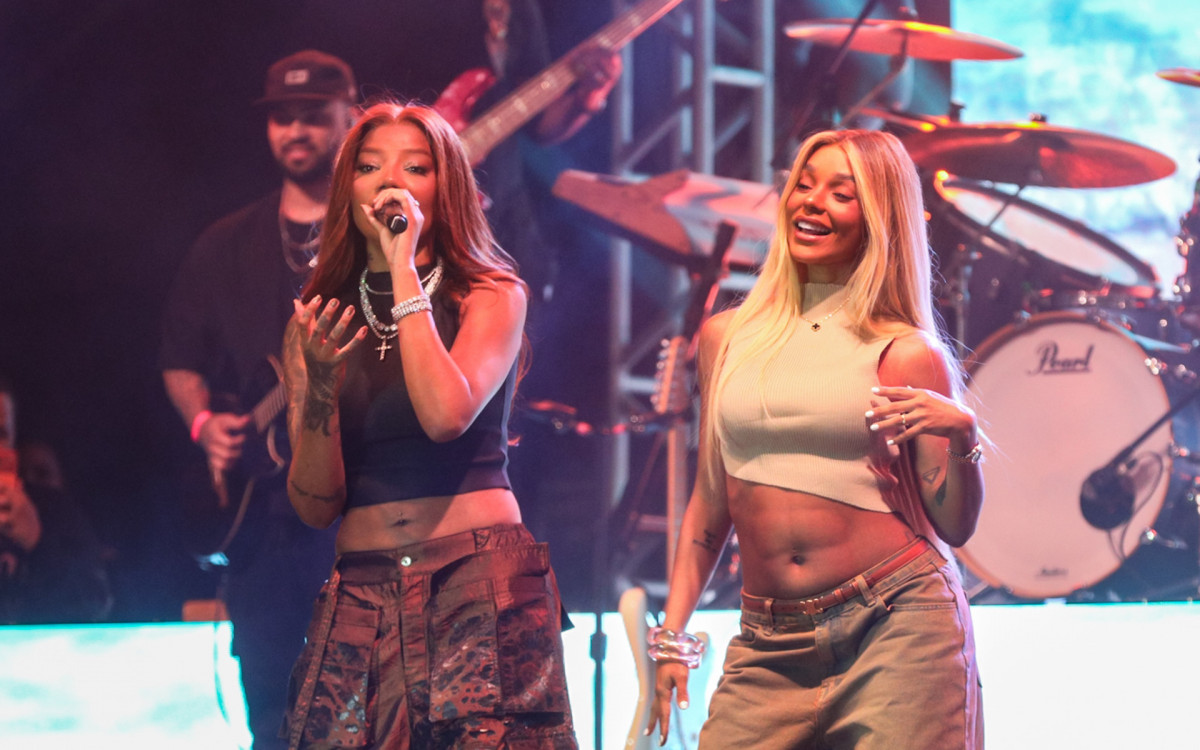 Com Brunna Gonçalves, Ludmilla canta música \'Maldivas\' em show