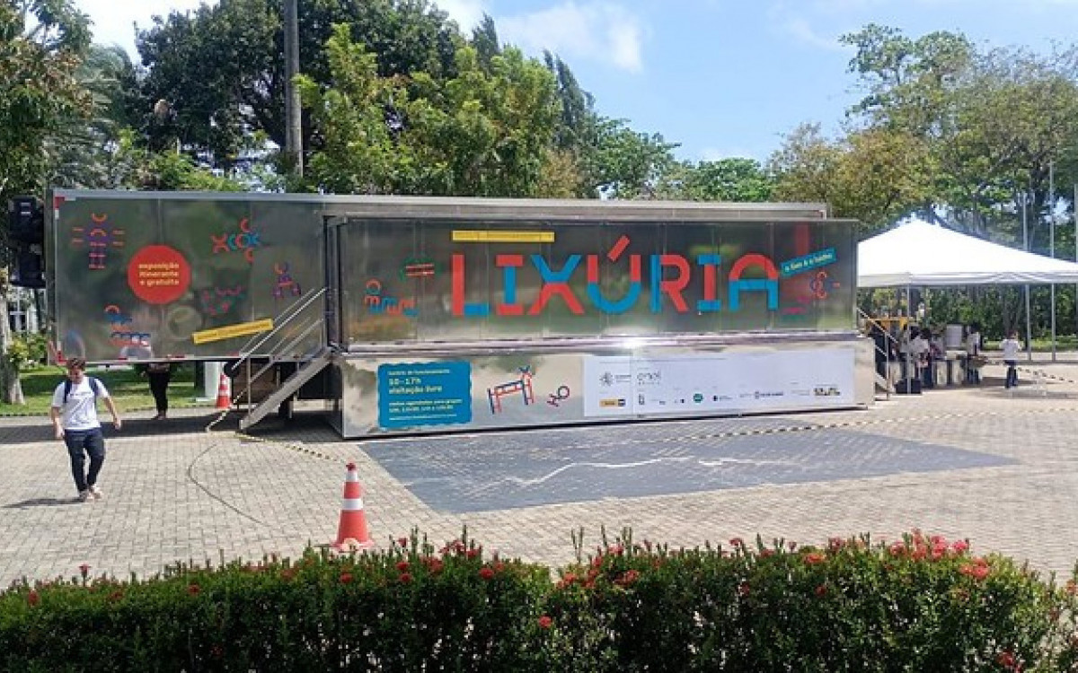 Patrocinado pela Enel Rio, museu itinerante traz obras de artistas como Vik Muniz e Sueli Isaka, com entrada gratuita
