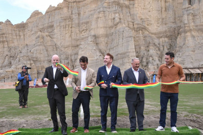 Presidente da Fifa promete levar Copa do Mundo à Bolívia