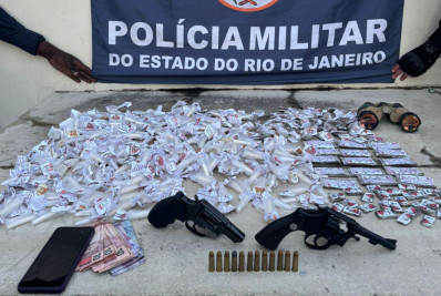 Operação do 35º BPM prende trio e apreende armas e drogas em Itaboraí