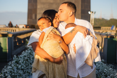 João Gomes e Ary Mirelle celebram o batizado dos filhos e renovam votos
