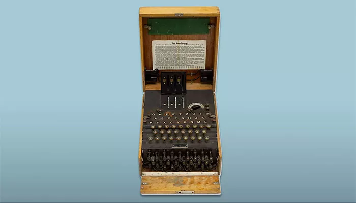 Enigma, máquina de codificação da Segunda Guerra Mundial, será leiloada