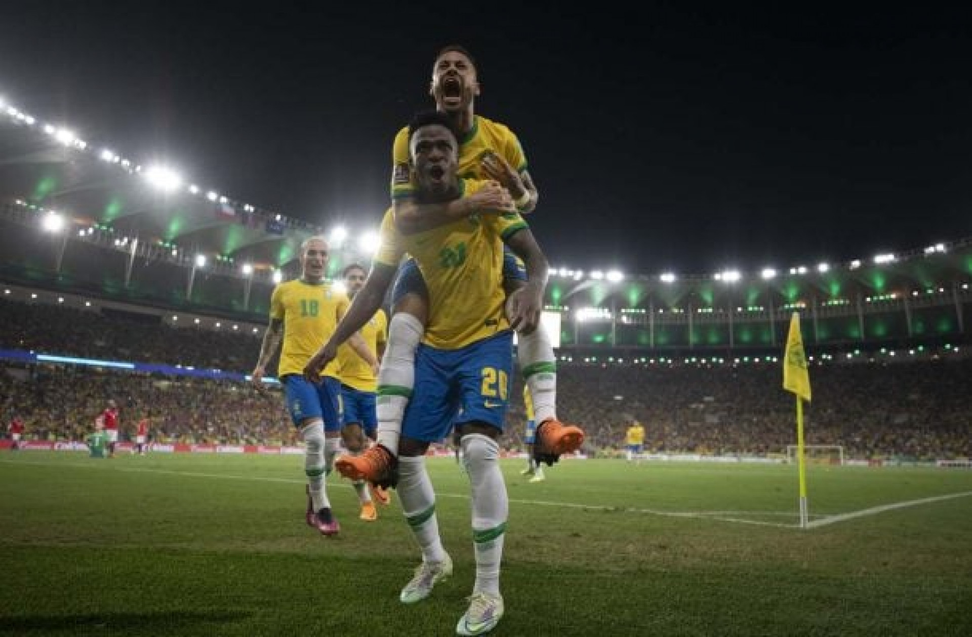 Neymar reage &agrave; repercuss&atilde;o de curtida pol&ecirc;mica em v&iacute;deo comparativo com Vini Jr; veja