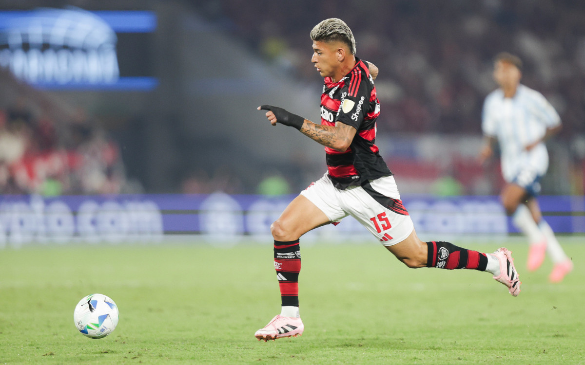 Carrascal em ação pelo Flamengo