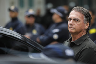 Cirurgia de Bolsonaro termina 'sem intercorrências', diz Michelle
