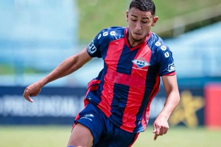 Jogador de 20 anos morre ao bater com moto em vaca, no Piauí