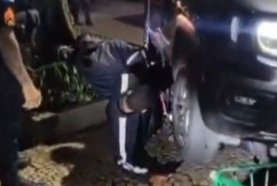 Motorista reage a roubo e joga veículo em cima de assaltantes no Jardim Botânico