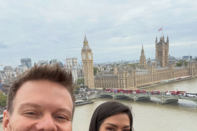 Thais Fersoza e Michel Teló curtem viagem na Inglaterra com os filhos