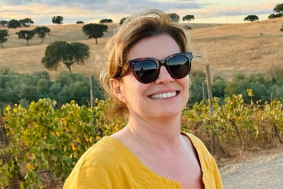 Debora Bloch publica cliques das férias em Portugal: 'Descanso da guerreira'