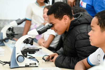 Furlani inaugura moderno laboratório de iniciação científica