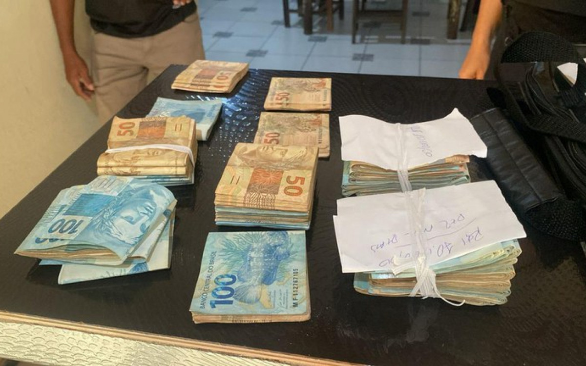Dinheiro em espécie foi apreendido na operação - Divulgação/ Polícia Federal