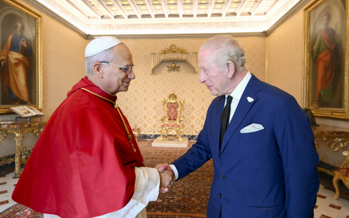 Papa Leão XIV durante um encontro com o rei Charles III - Divulgação/ Vaticano