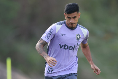 Zagueiro do Botafogo está sendo observado por clubes espanhóis, diz jornalista turco