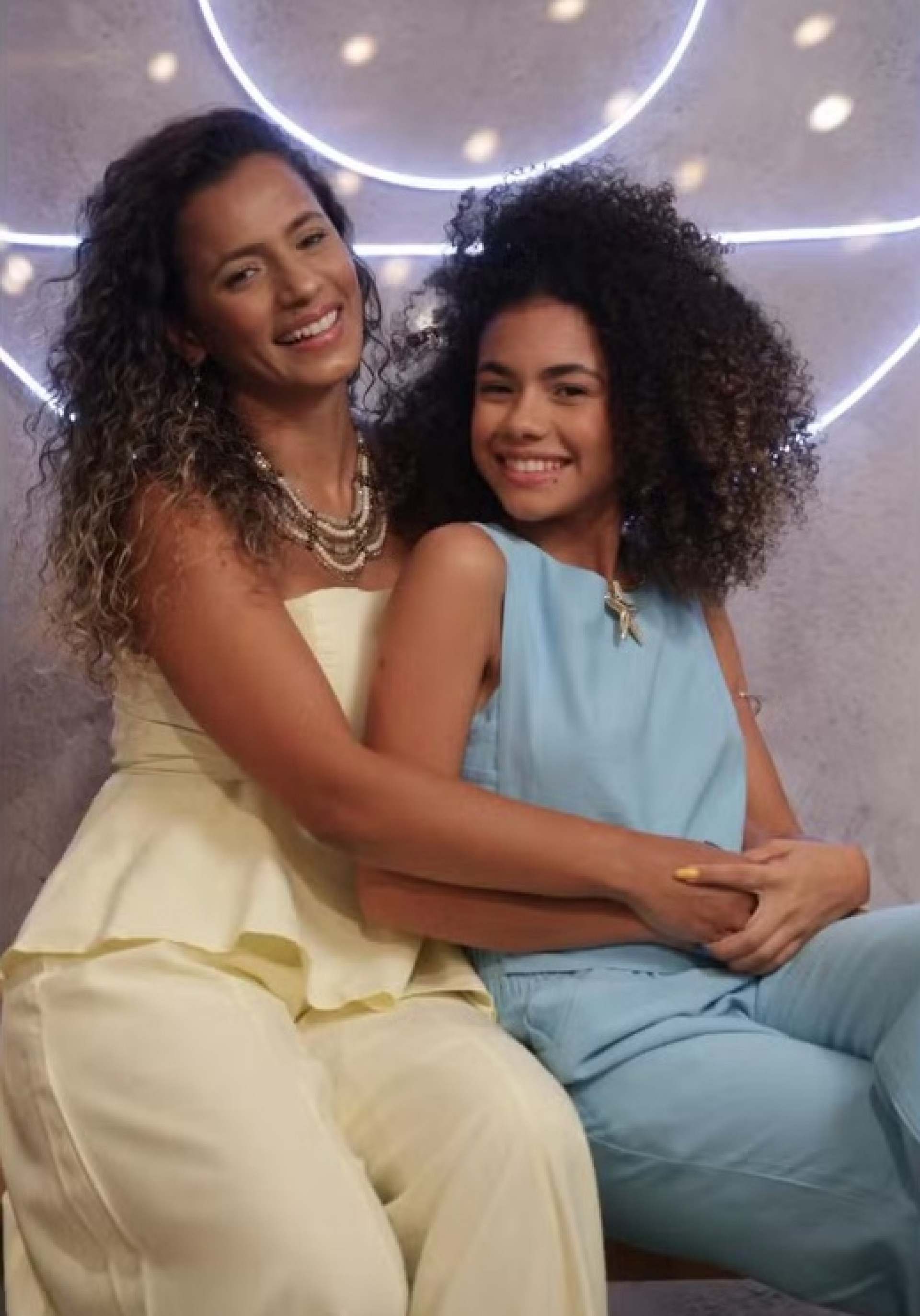 Alana Cabral e a mãe, Amanda - Beatriz Damy/TV Globo