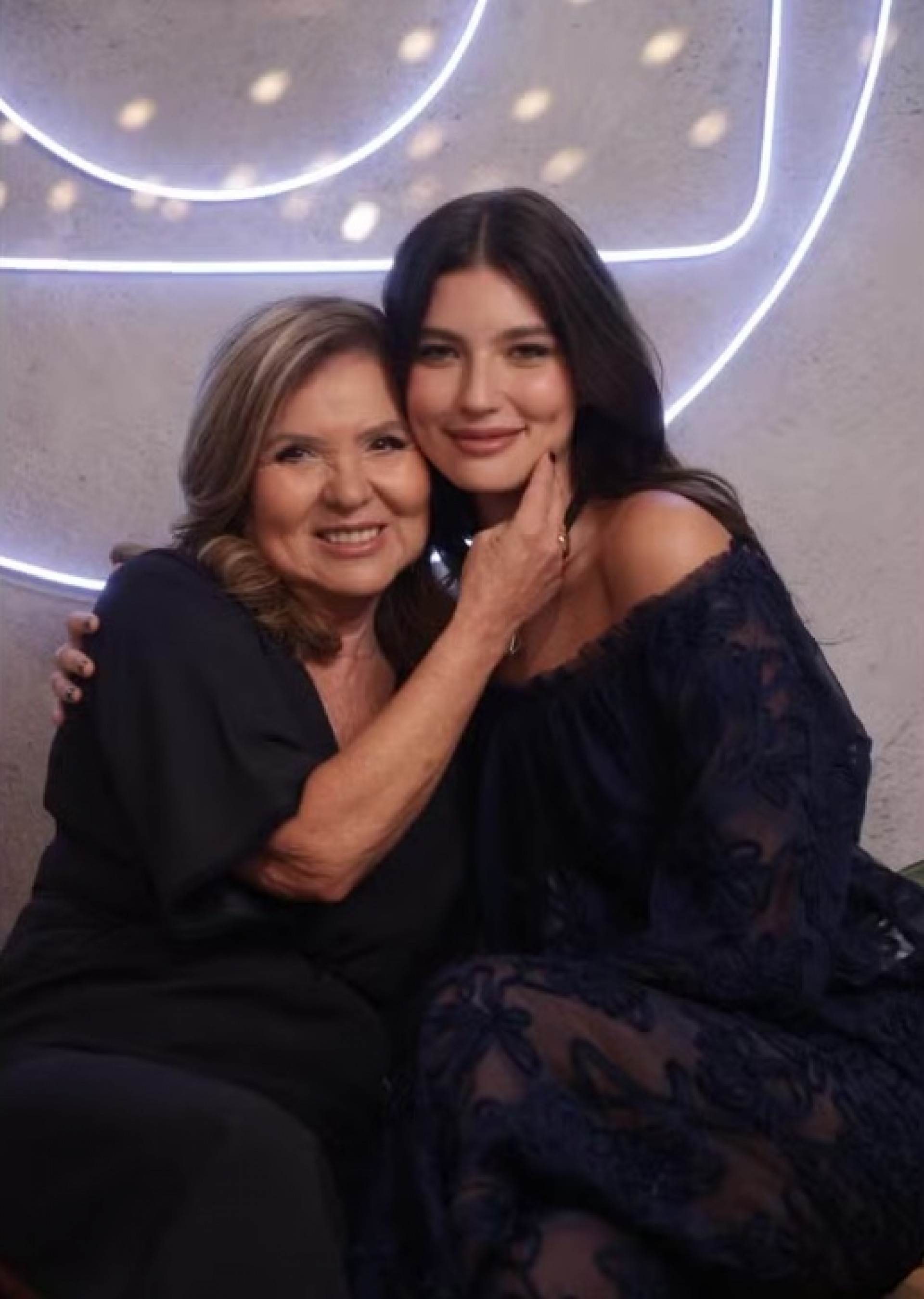 Alanis Guillen e sua mãe Valéria - Beatriz Damy/TV Globo