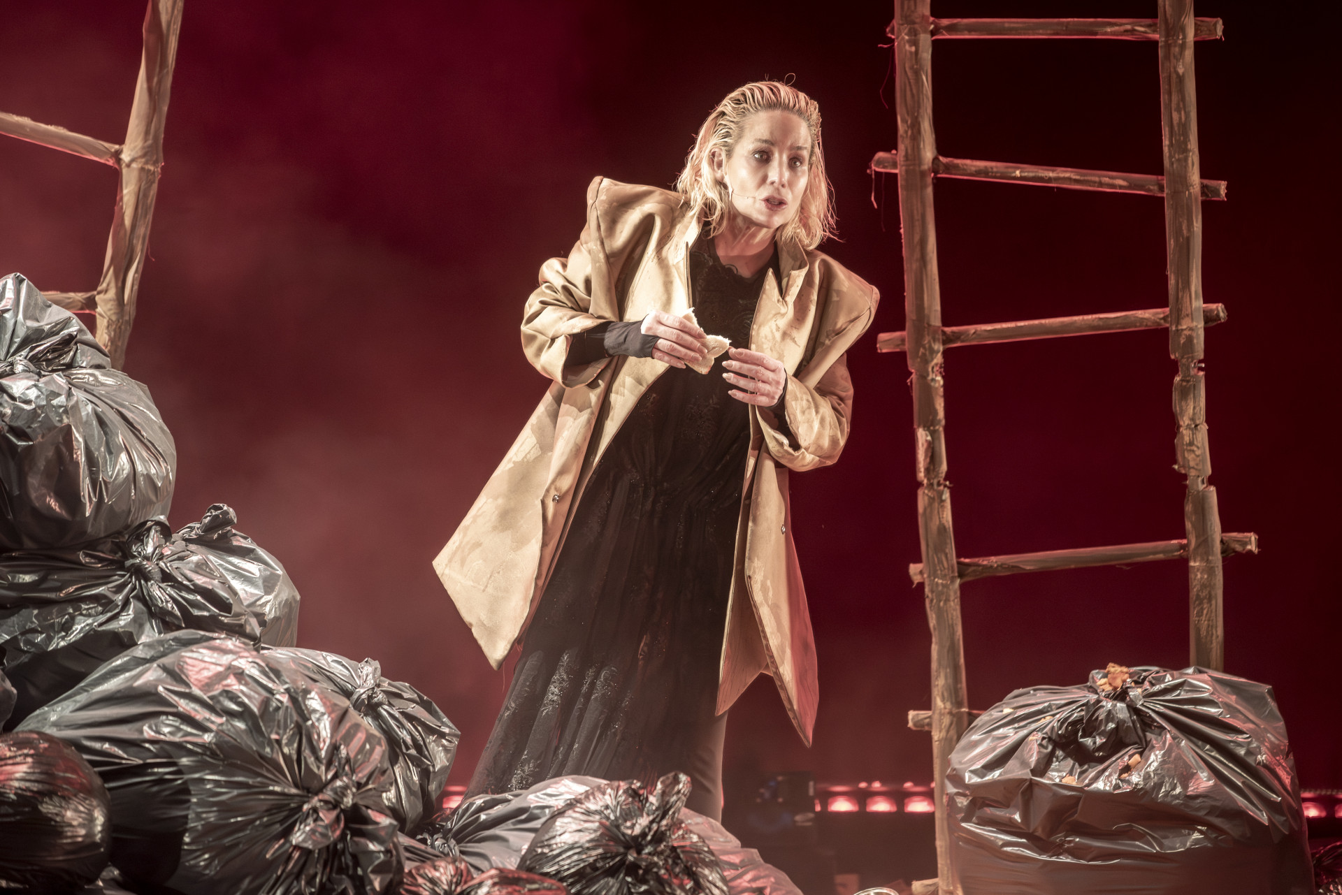 Danielle Winits encara personagens distintas no espetáculo 'CHOQUE! Procurando Sinais de Vida Inteligente' - Divulgação/Dalton Valerio